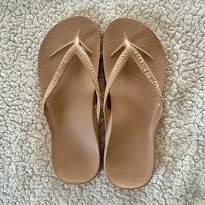 Archie’s Tan Arch Support Flip Flops - 9 Women/8 Men